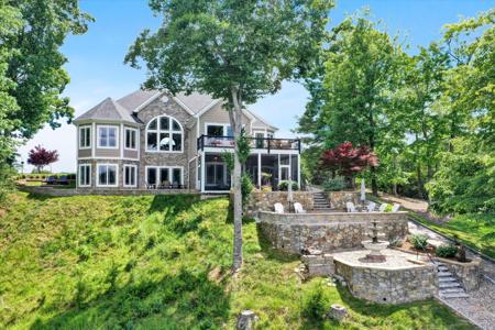 701 Compass Cove CIR