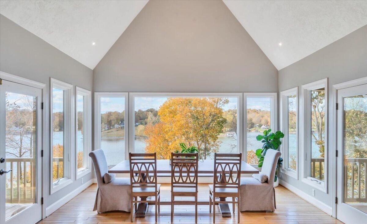 Image 2: 6641 Horseshoe Bend DR & view
