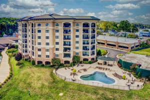 100 Bridgewater Pointe PL