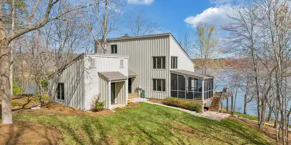 232 Peninsula DR