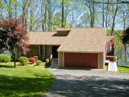 806 Forest Lawn DR