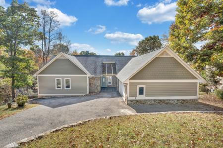 108 Brentwood LN