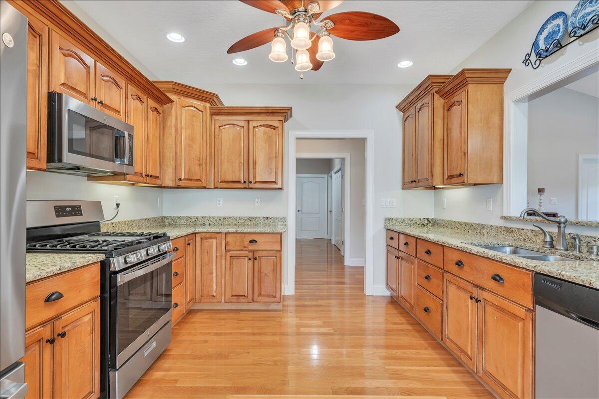 Image 2: Cooks Kitchen