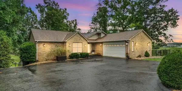 1037 Whitetail DR