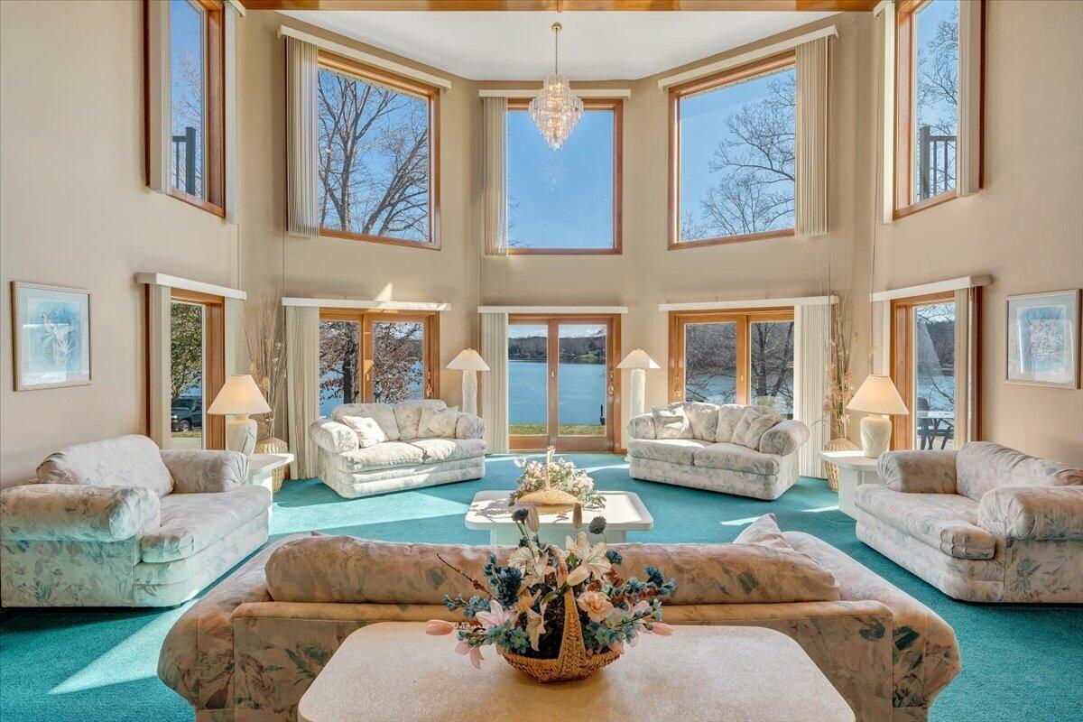 Image 2: 039-MIB04273