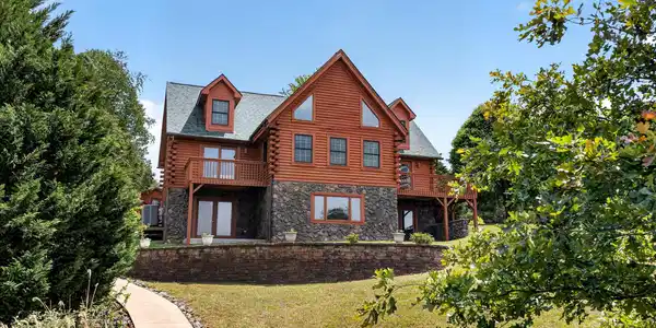 104 Pebble Brook LN