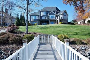 140 Island View DR
