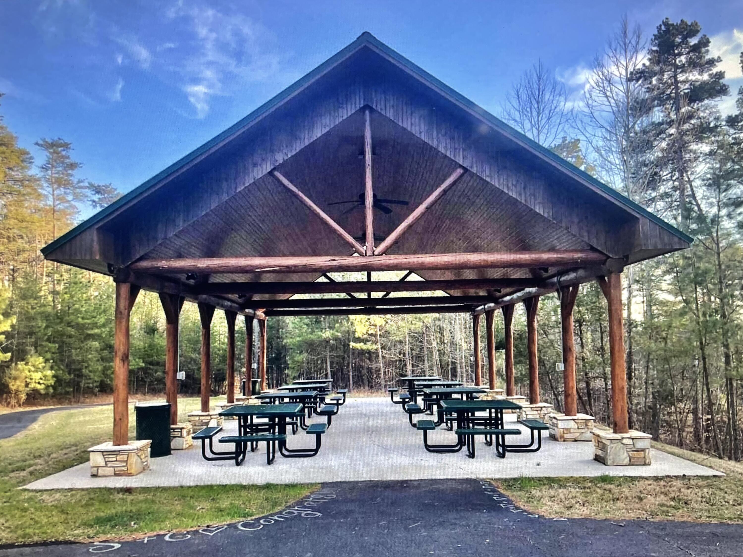 Image 3: Runaway Bay pavilion