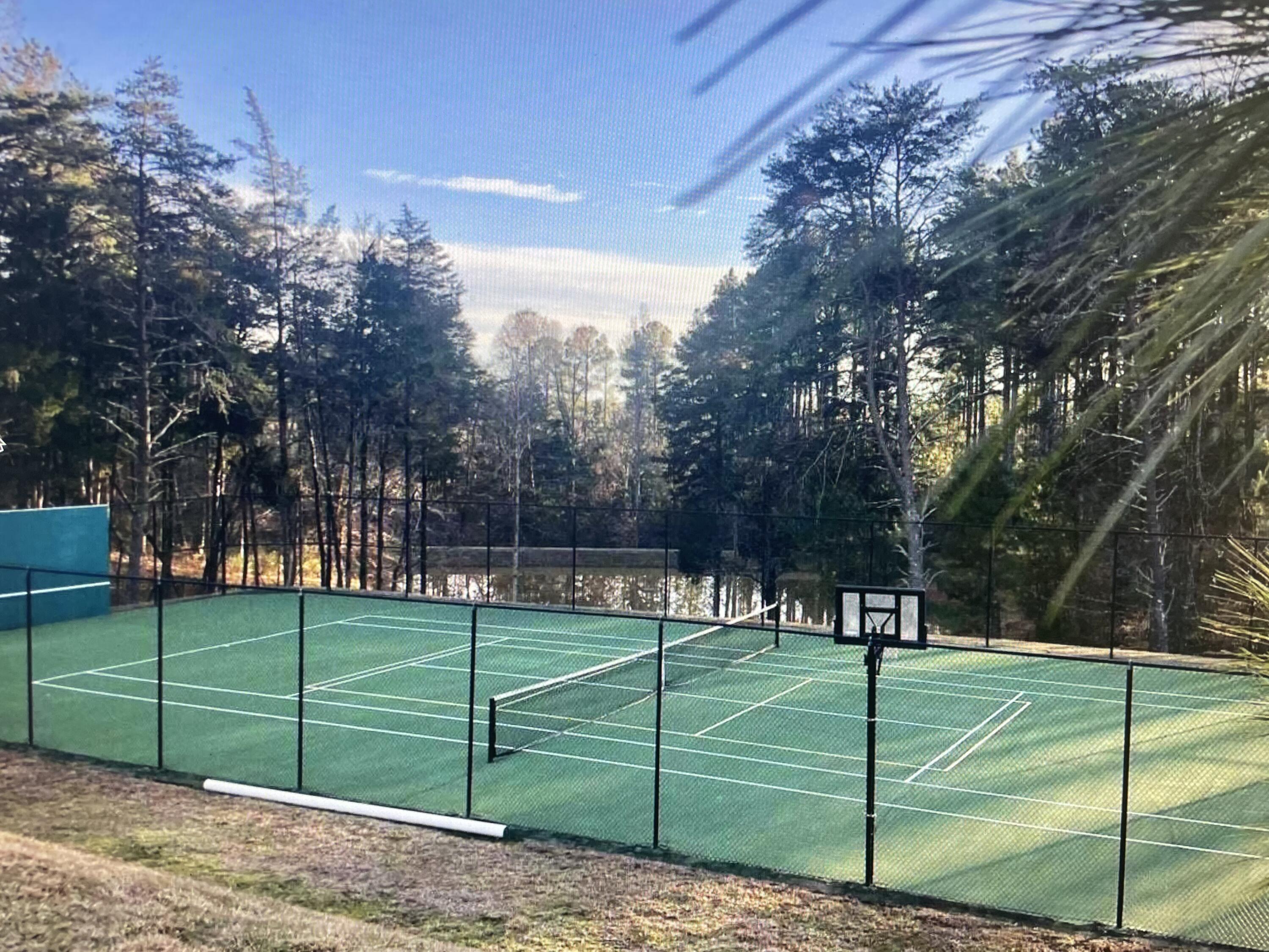 Image 4: Tennis Courts Runaway Bay
