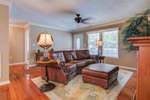 201 OAK HOLLOW RD
