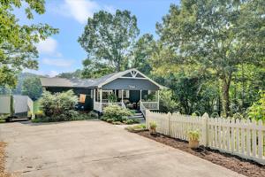 1123 Roanoke DR