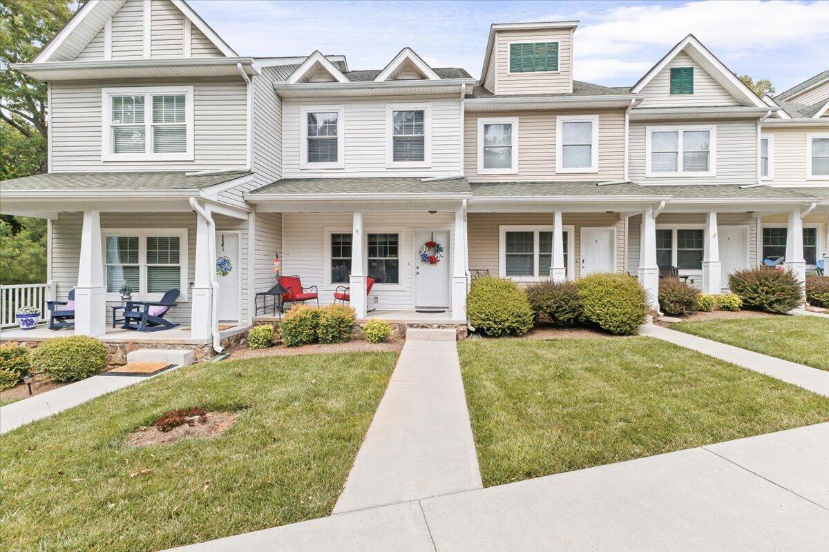 Image 3: 01-231 Mountain Cove Dr unit 2-1