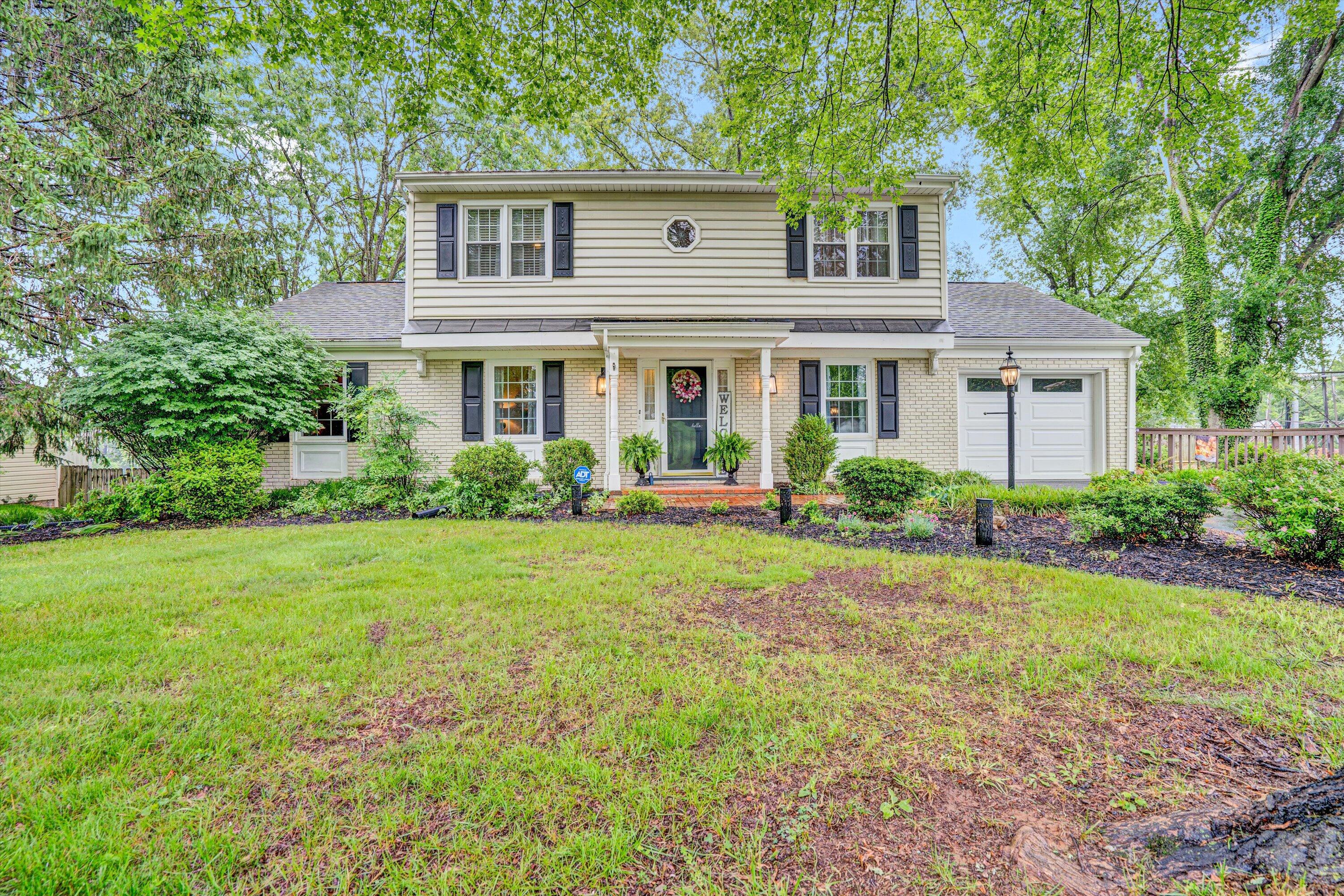 Image 1: Beautiful Home!