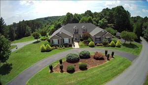 1040 Moon Ridge LN