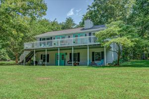 1002 Lakeside CIR