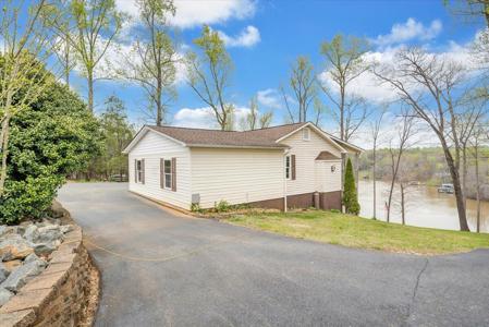 600 Forest Shores RD