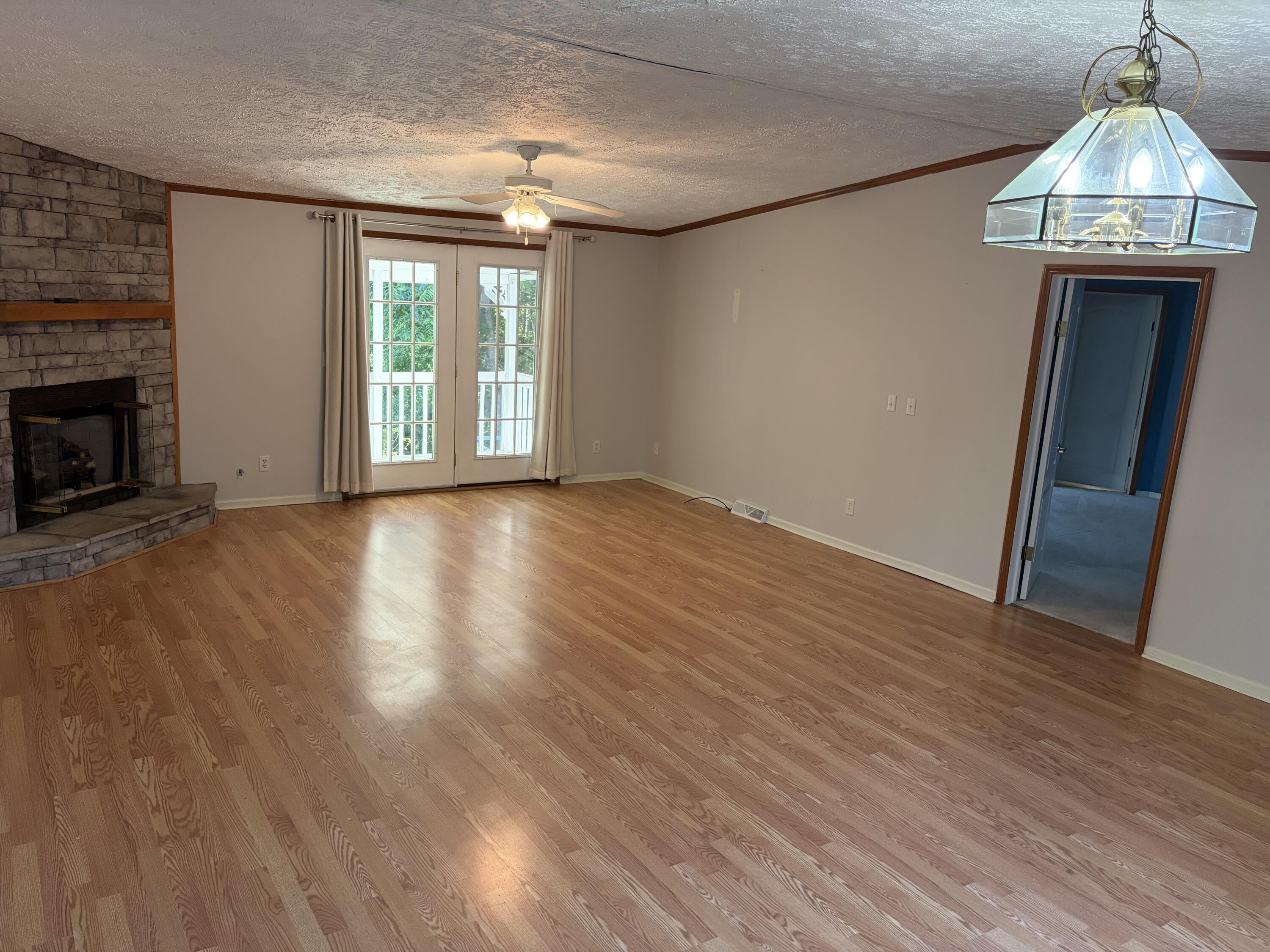 Image 4: great room