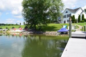 185 Sandy Point CT