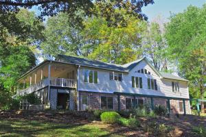 985 Emmitt LN