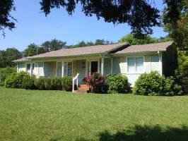 525 LAKE PARK DR
