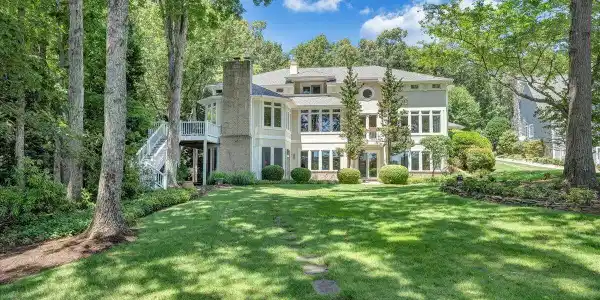 574 Waverly LN