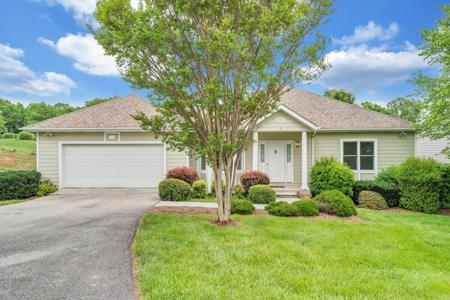 1038 8th Fairway LN