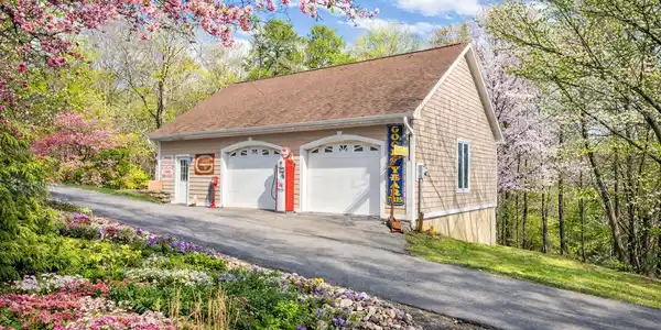 Image 4: Detached Heated/Vented Garage/Workshop