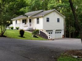 102 Land Harbor LN