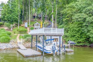 301 Oak Crest DR