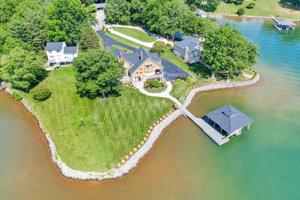 132 Tompkins RD