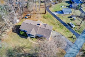 11 Crescent LN