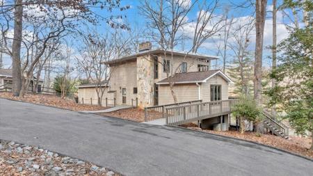 2768 Lake Retreat RD