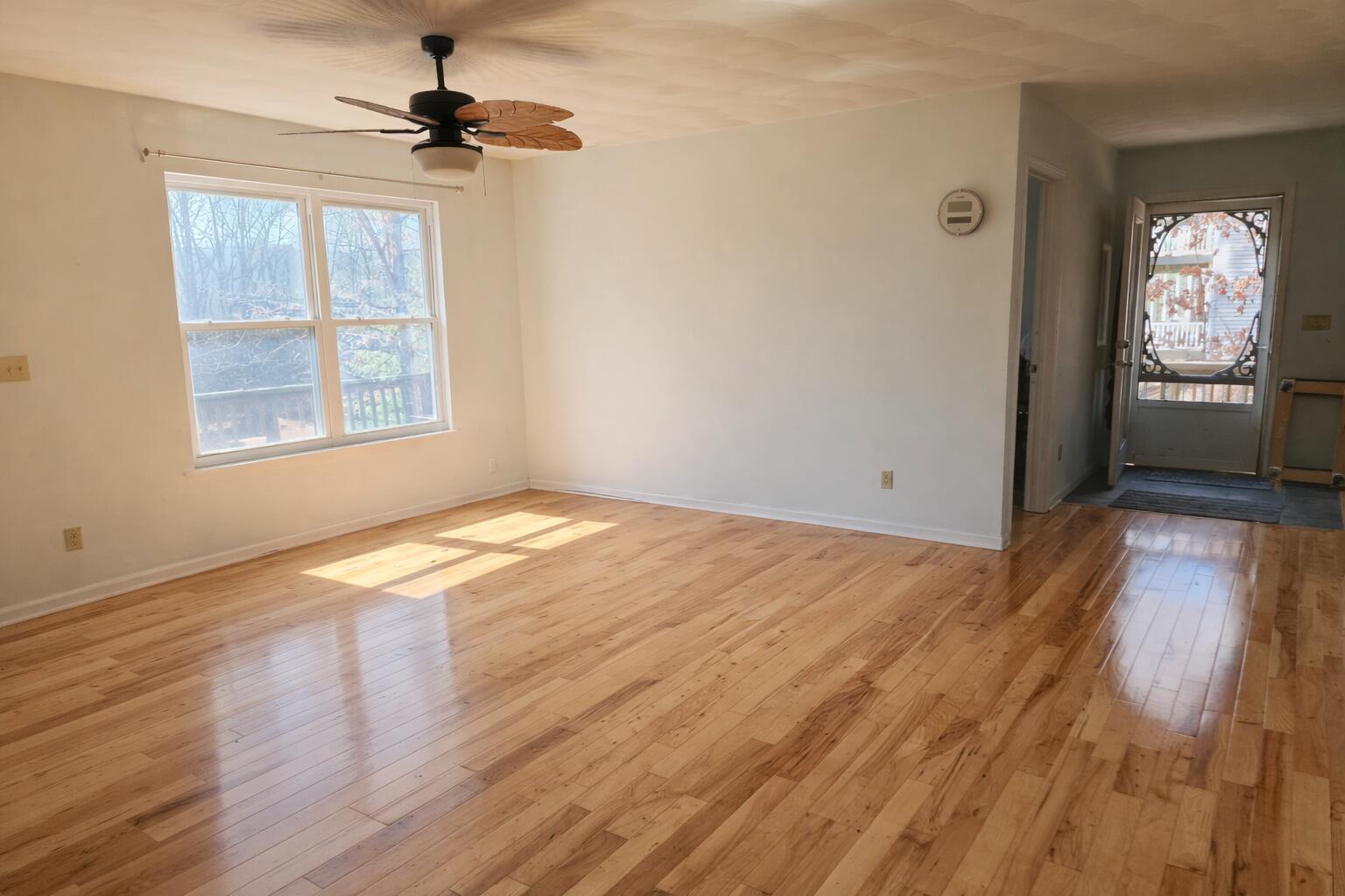 Image 3: living room