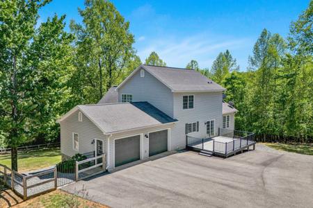 61 Cove Side LN