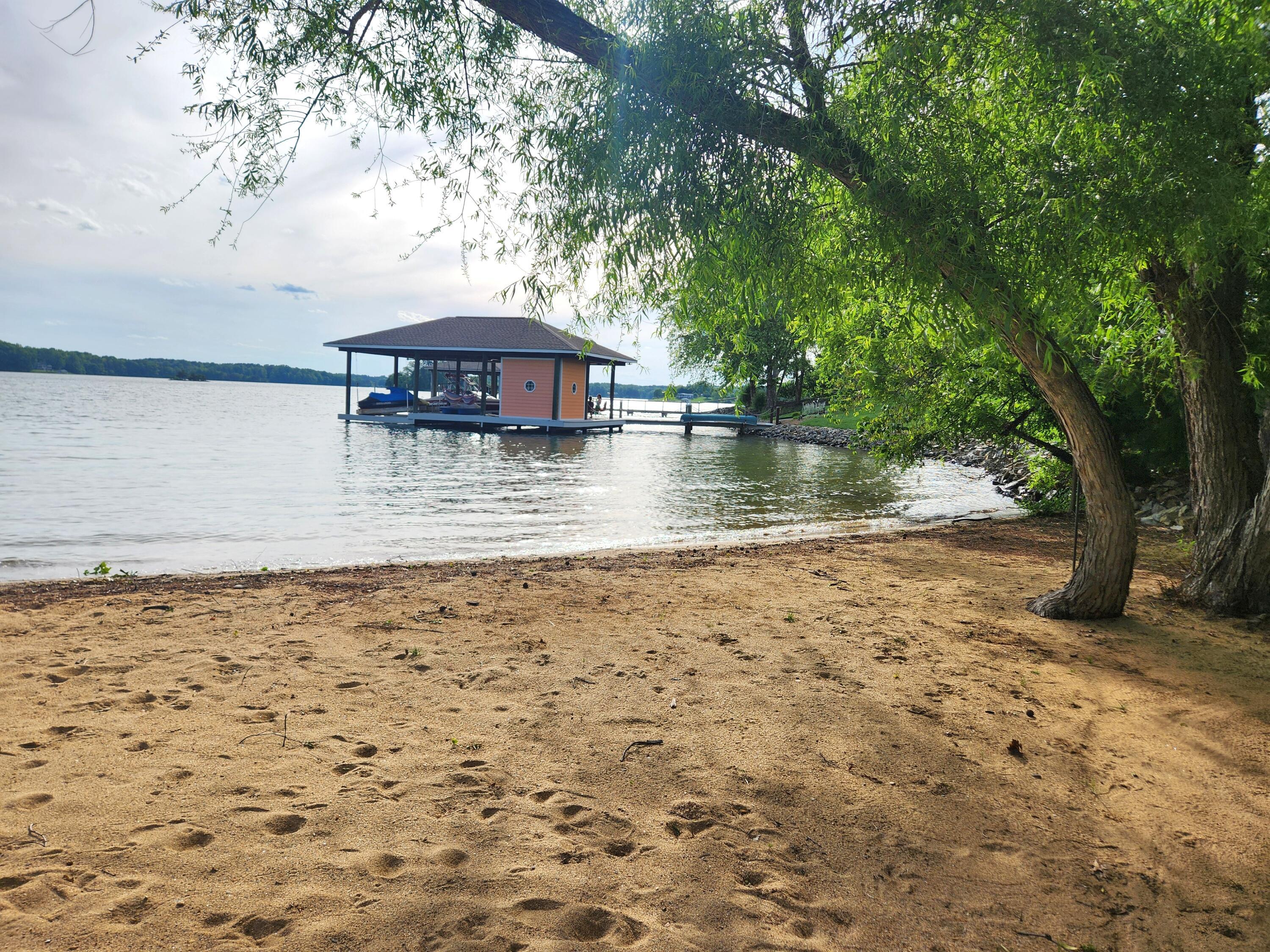 Image 2: Beachview
