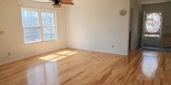 Image 4: living room