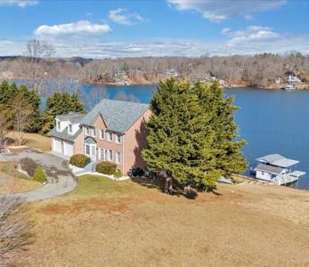 70 Travers CIR
