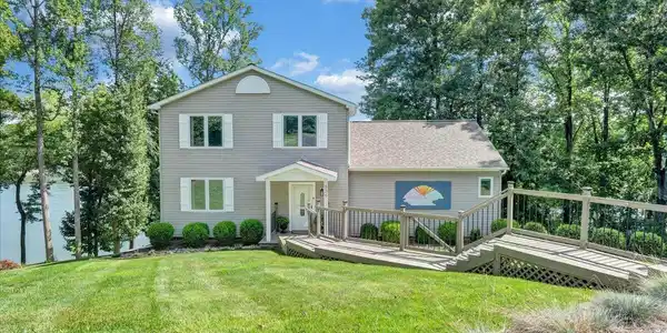 836 Long Island DR