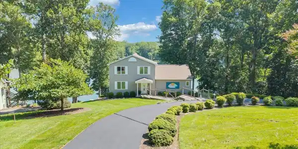 Image 4: Beautiful Landscaping