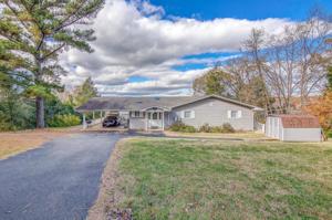 125 GROSS POINT DR