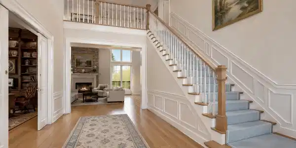Image 3: Foyer