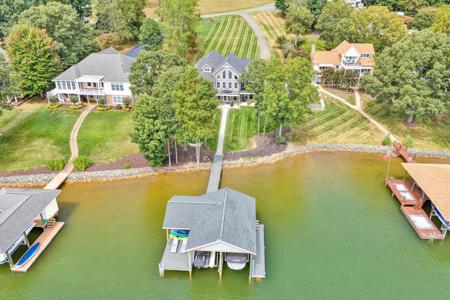 200 Park Shores CIR