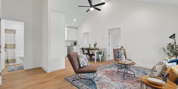 Image 3: 5307 pleasant valley rd_004
