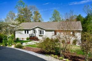 107 Edgewater CT