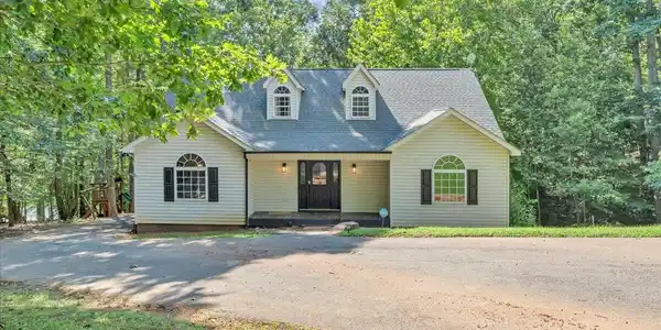 709 Forest Lawn DR
