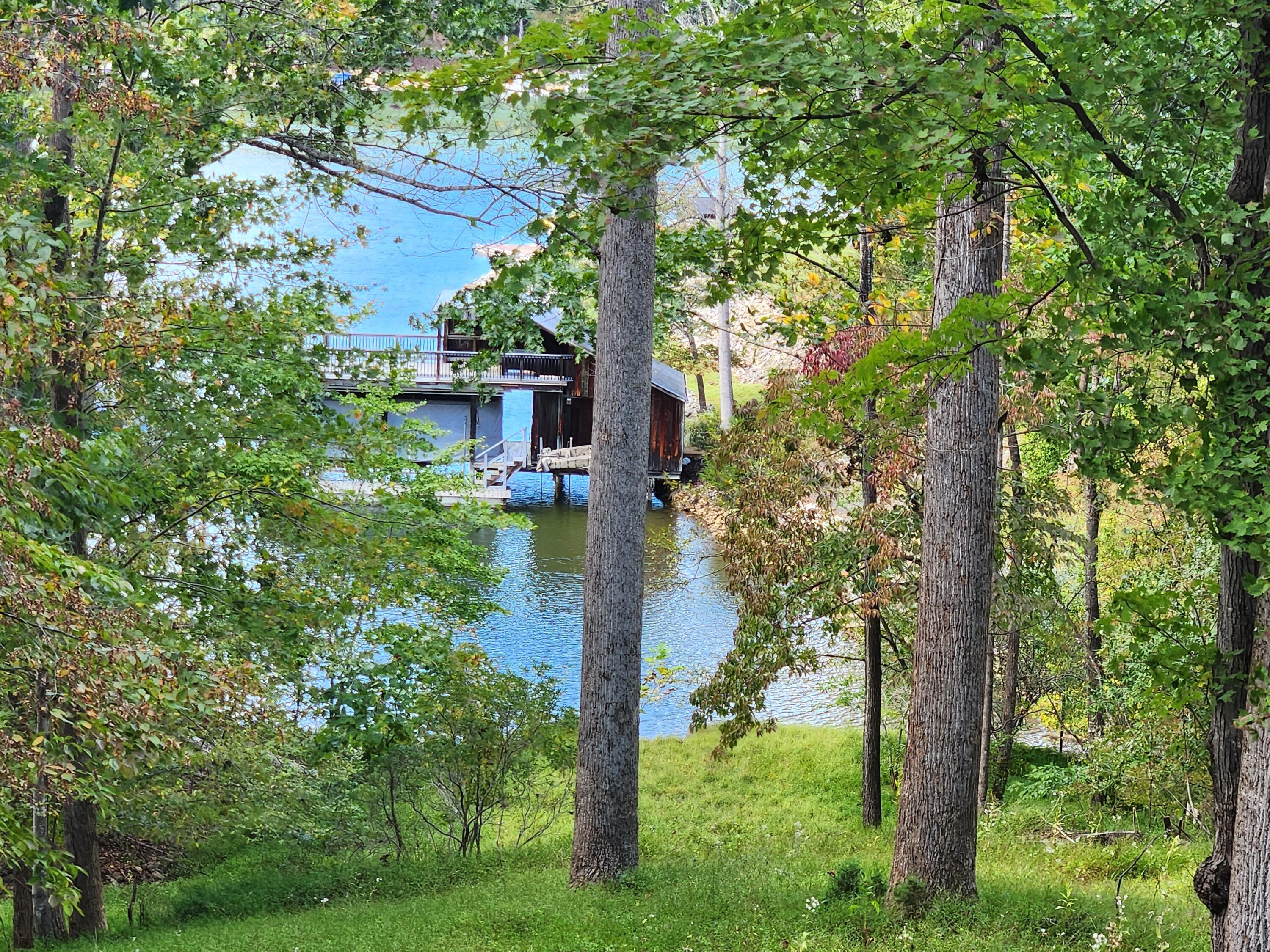 Image 2: Lakeview on Lot