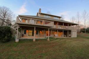 360 Oak Point DR
