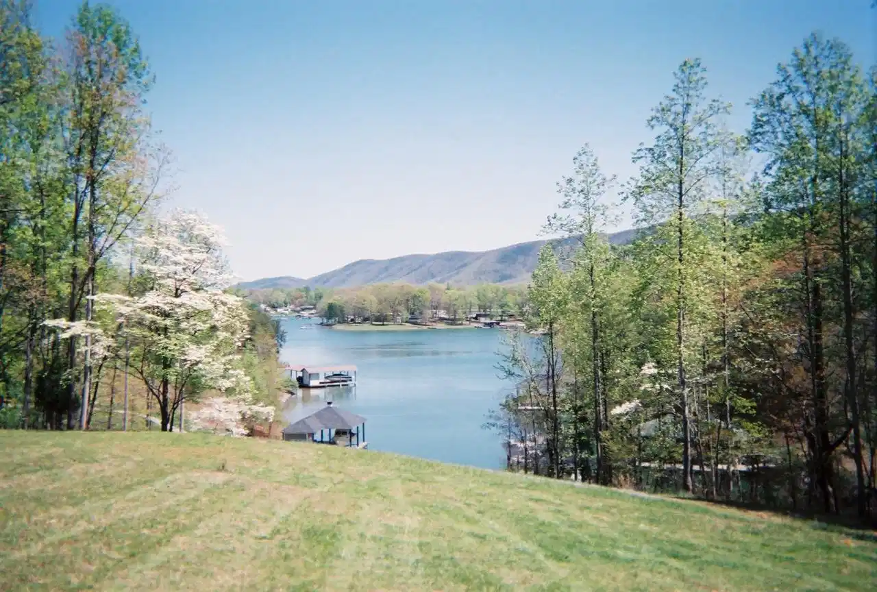 Image 1: BEAUTIFUL LAKE AND MOUNTAIN VIEWS