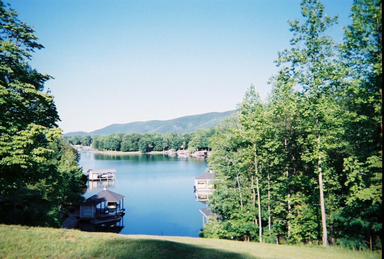 Image 2: Beautiful View Lake and Moutains 3