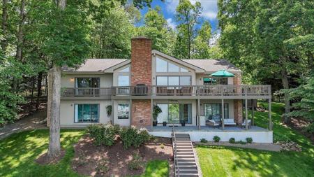114 Freeboard DR